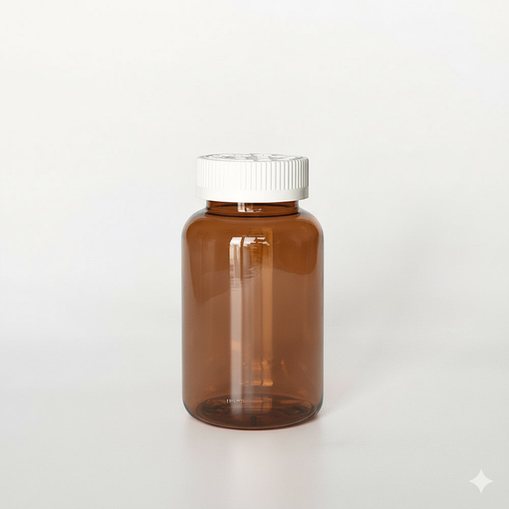 BCPG-275，茶色兒童安全蓋275ml PETG錠劑瓶，是由茶色的PETG塑膠瓶上面搭配白色的45牙兒童安全瓶蓋，安全瓶蓋裡面含有墊片及感壓封口紙，整組瓶子直立於一張白色背景上。此塑膠容器通常用於保健食品、醫療藥品、健康食品、分裝藥瓶、藥罐或是寵物用藥品身上。