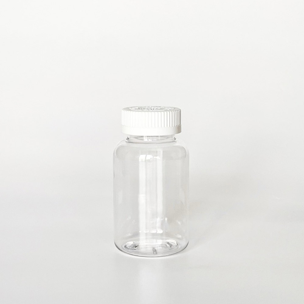 TCPG-200，透明兒童安全蓋200ml PETG錠劑瓶，是由透明的PETG塑膠瓶上面搭配白色的兒童安全瓶蓋，安全瓶蓋裡面含有墊片及感壓封口紙，整組瓶子直立於一張白色背景上。此塑膠容器通常用於保健食品、醫療藥品、健康食品、分裝藥瓶、藥罐或是寵物用藥品身上。