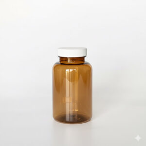 BNPG-275，茶色一般蓋275ml PETG錠劑瓶，是由茶色的PETG塑膠瓶上面搭配白色的45牙普通旋轉瓶蓋，普通蓋裡面含有感壓封口紙，整組瓶子直立於一張白色背景上。此塑膠容器通常用於保健食品、醫療藥品、健康食品、分裝藥瓶、藥罐或是寵物用藥品身上。