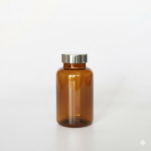 BSPG-200，茶色亮銀蓋200ml PETG錠劑瓶，是由茶色的PETG塑膠瓶上面搭配38mm的銀色電鍍瓶蓋，電鍍銀蓋裡面含有墊片、可選配感壓封口紙，整組瓶子直立於一張白色背景上。此塑膠容器通常用於保健食品、醫療藥品、健康食品、分裝藥瓶、藥罐或是寵物用藥品身上。